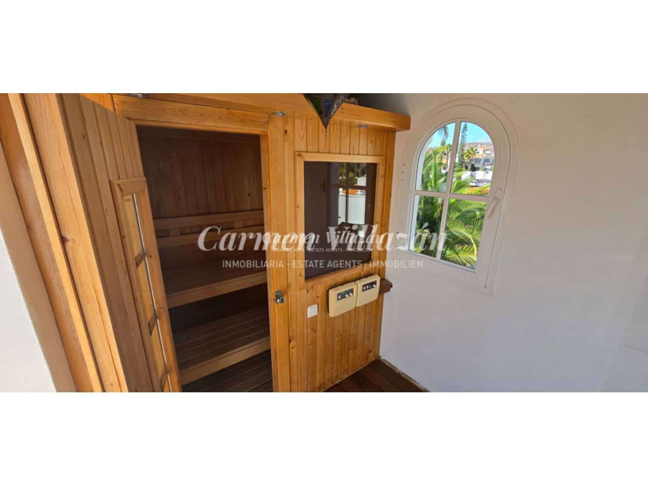 4 Zimmer Villa zu verkaufen in Caleta de Fuste mit Pool - 1.000.000 € (Ref: 9472274)