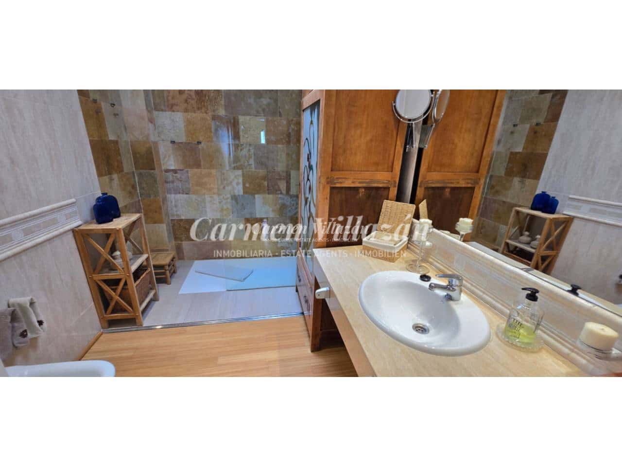 4 Zimmer Villa zu verkaufen in Caleta de Fuste mit Pool - 1.000.000 € (Ref: 9472274)