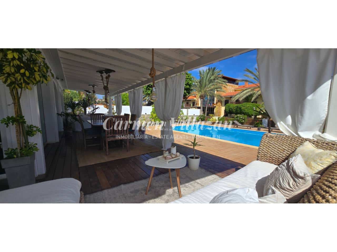 4 Zimmer Villa zu verkaufen in Caleta de Fuste mit Pool - 1.000.000 € (Ref: 9472274)