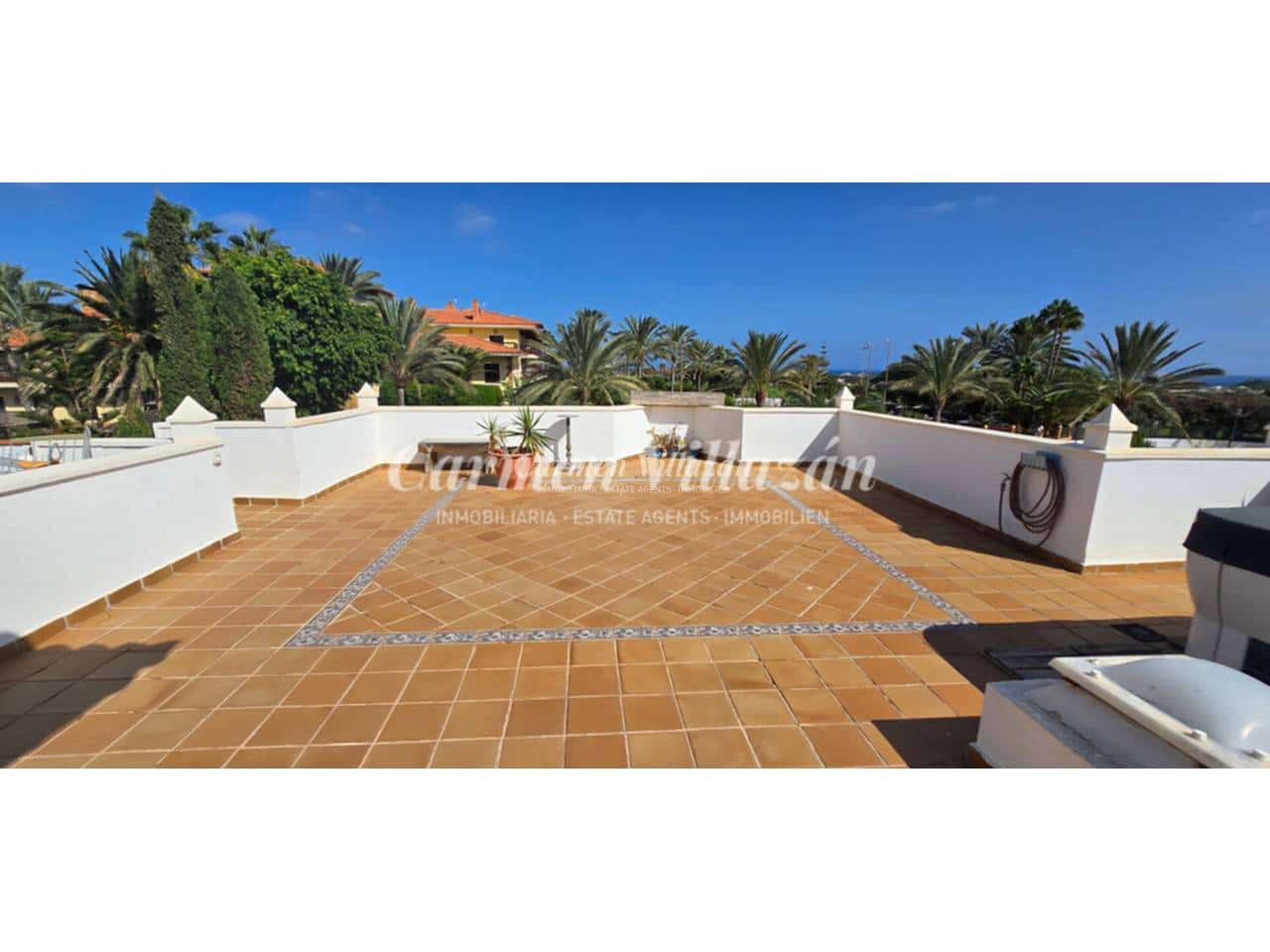 4 Zimmer Villa zu verkaufen in Caleta de Fuste mit Pool - 1.000.000 € (Ref: 9472274)