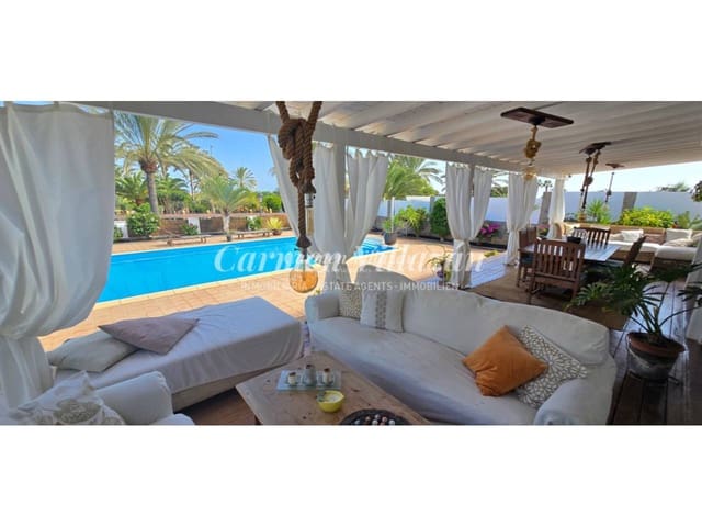 4 Zimmer Villa zu verkaufen in Caleta de Fuste, Antigua mit Pool - 1.000.000 € (Ref: 9472274)