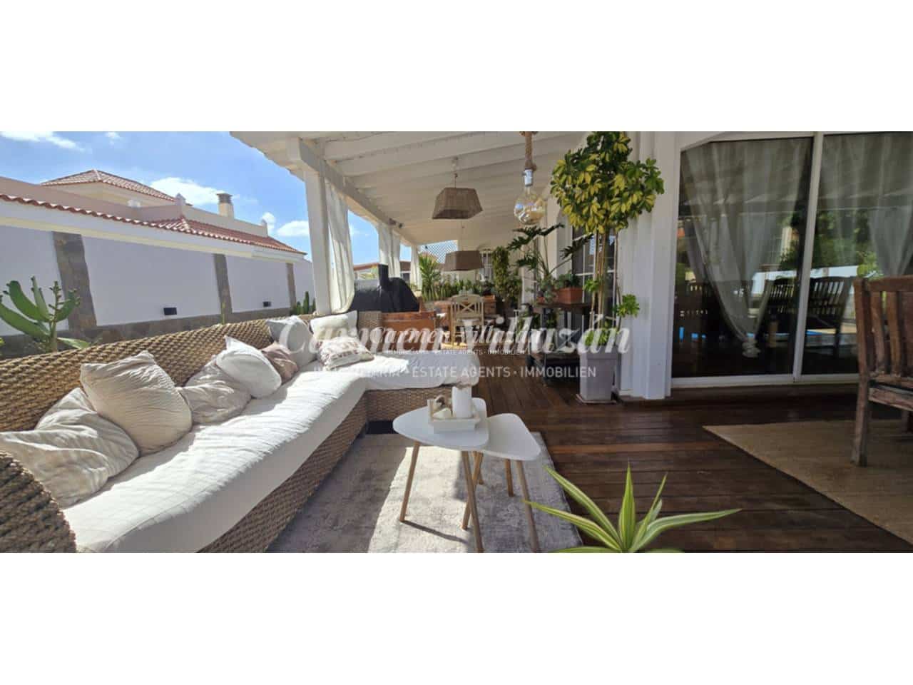 4 Zimmer Villa zu verkaufen in Caleta de Fuste mit Pool - 1.000.000 € (Ref: 9472274)