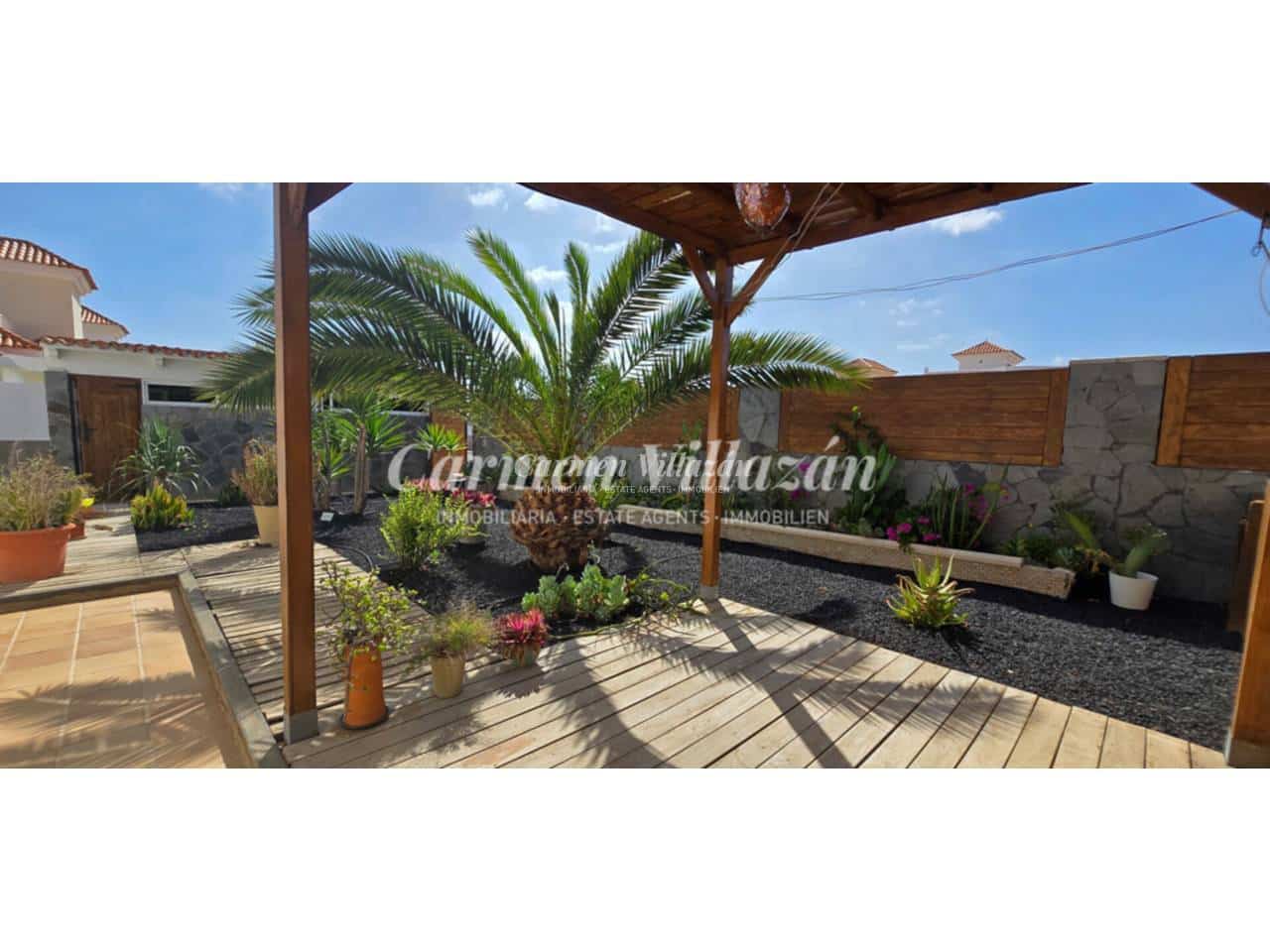 4 Zimmer Villa zu verkaufen in Caleta de Fuste mit Pool - 1.000.000 € (Ref: 9472274)