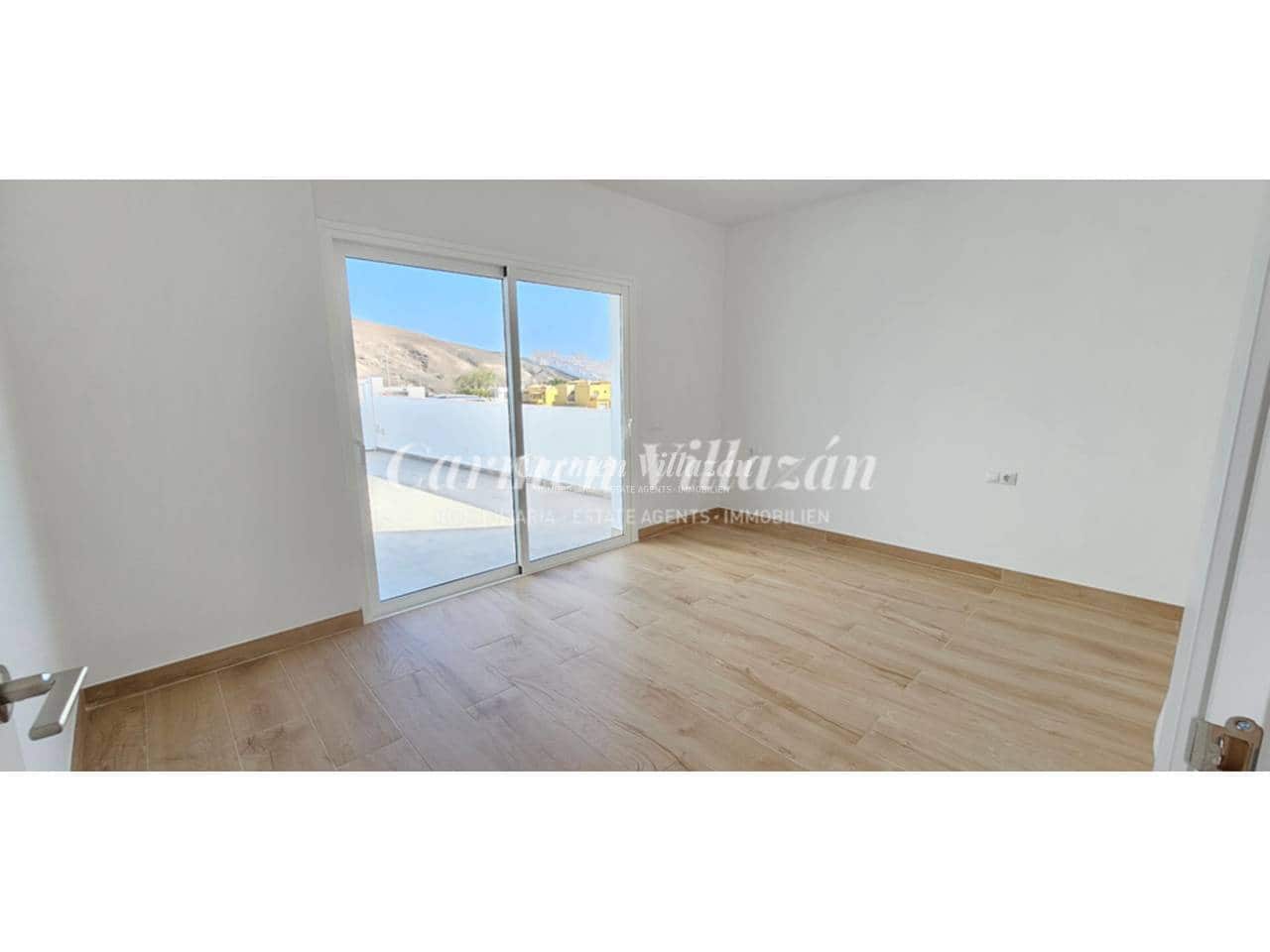 Chalet de 3 habitaciones en Gran Tarajal en venta - 328.000 € (Ref: 9480600)