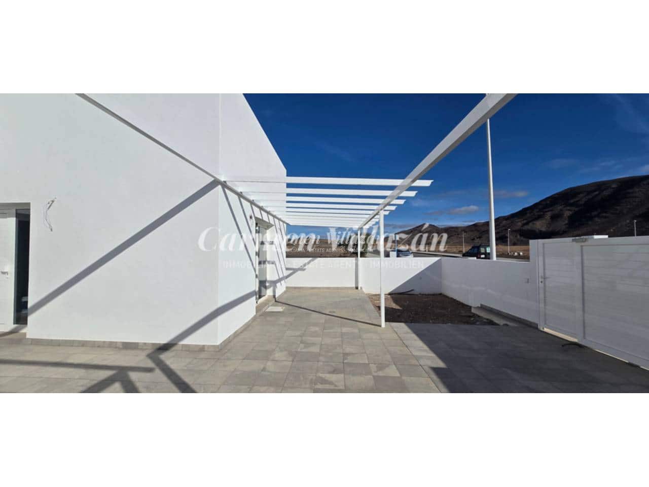 Chalet de 3 habitaciones en Gran Tarajal en venta - 328.000 € (Ref: 9480600)