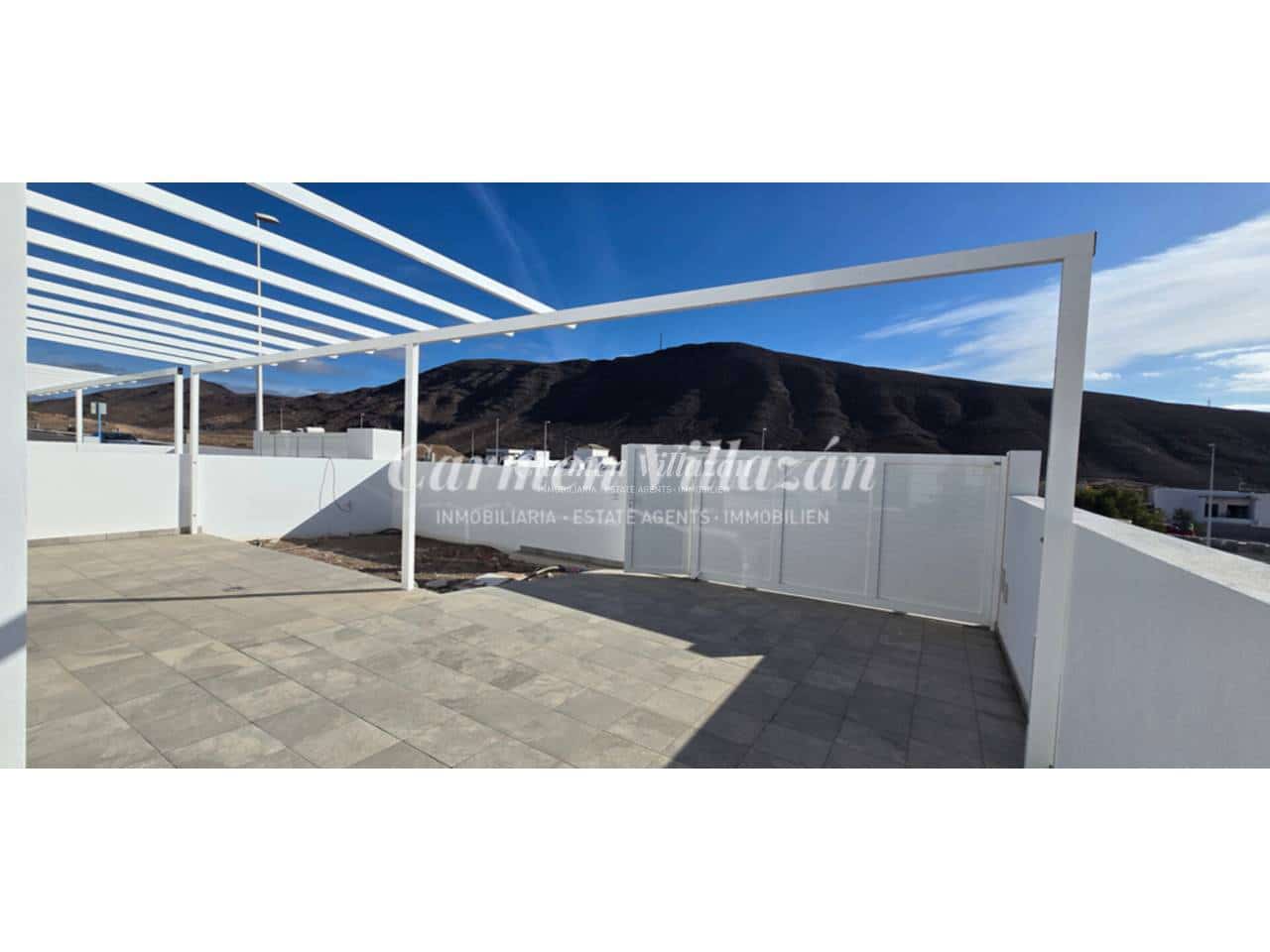 Chalet de 3 habitaciones en Gran Tarajal en venta - 328.000 € (Ref: 9480600)