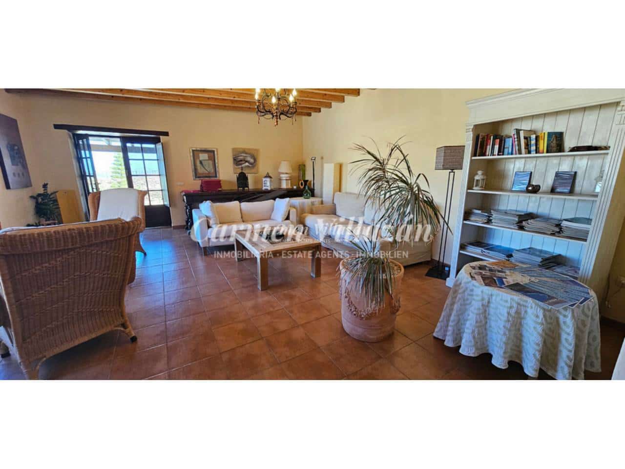 Chalet de 2 habitaciones en Tuineje en venta con piscina garaje - 395.000 € (Ref: 9480602)