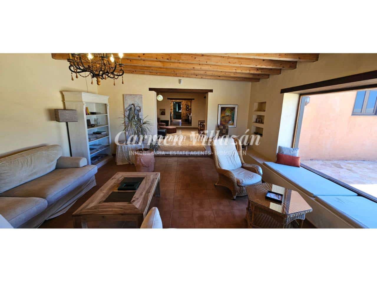 Chalet de 2 habitaciones en Tuineje en venta con piscina garaje - 395.000 € (Ref: 9480602)