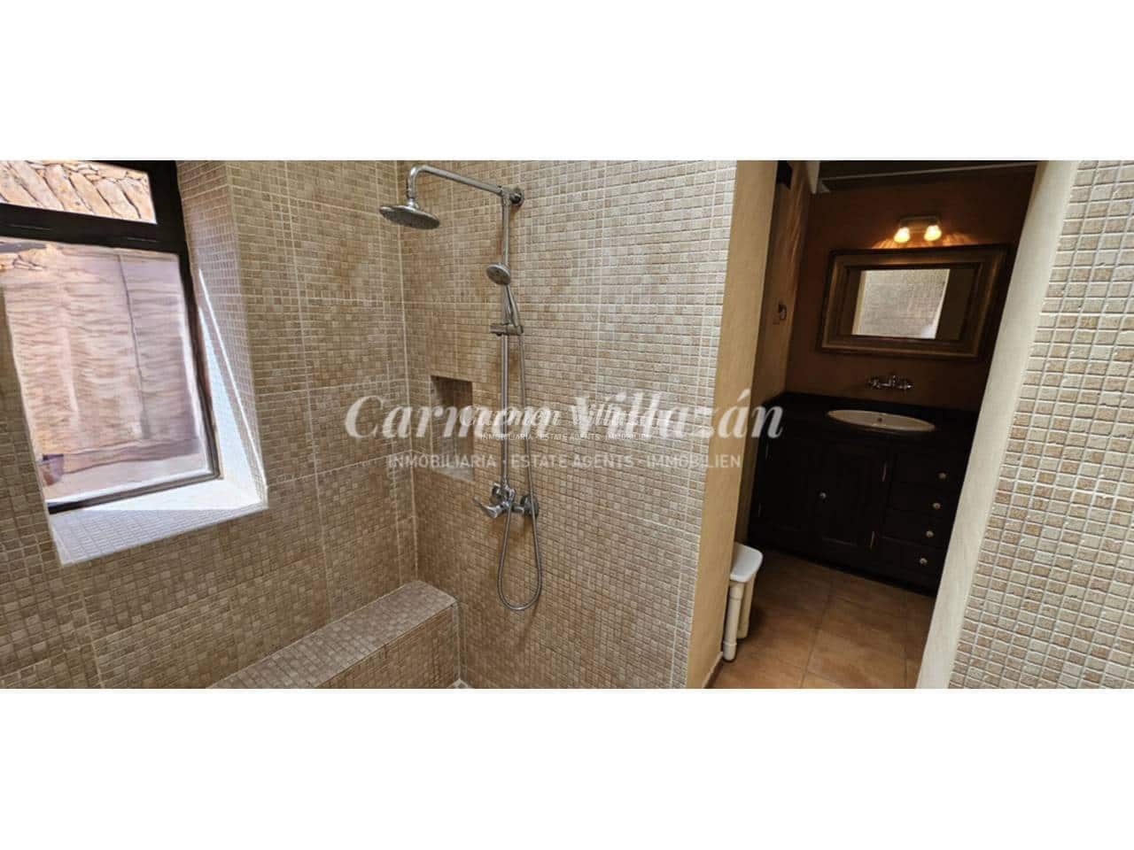 Chalet de 2 habitaciones en Tuineje en venta con piscina garaje - 395.000 € (Ref: 9480602)