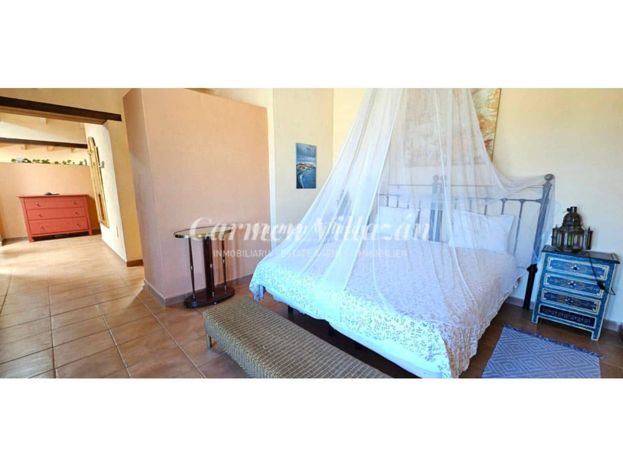 Chalet de 2 habitaciones en Tuineje en venta con piscina garaje - 395.000 € (Ref: 9480602)