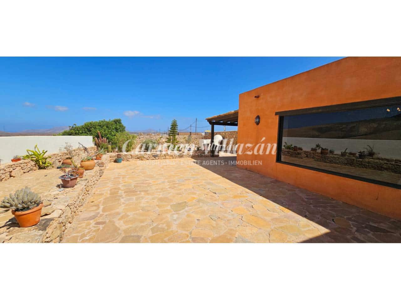 Chalet de 2 habitaciones en Tuineje en venta con piscina garaje - 395.000 € (Ref: 9480602)