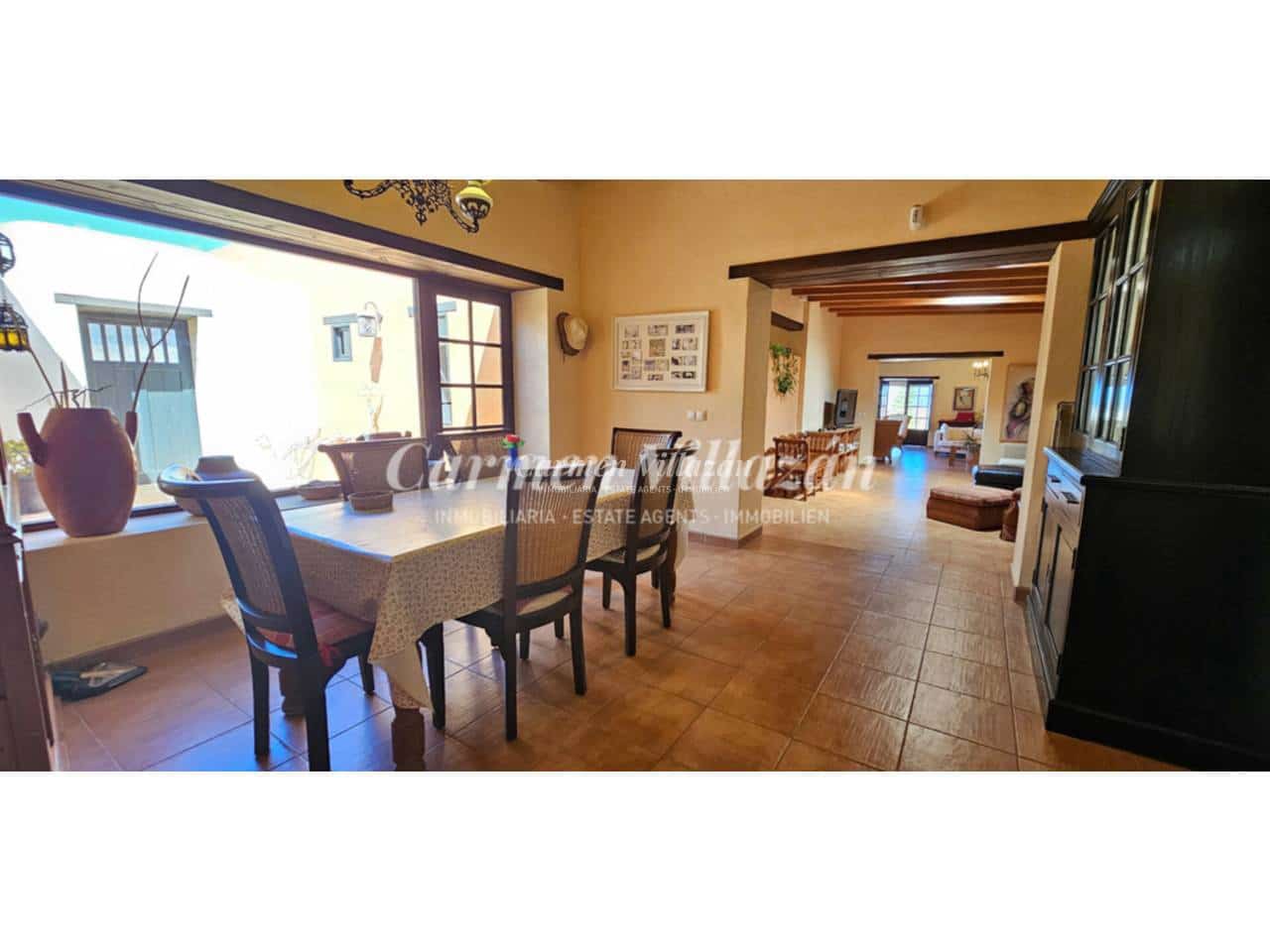 Chalet de 2 habitaciones en Tuineje en venta con piscina garaje - 395.000 € (Ref: 9480602)