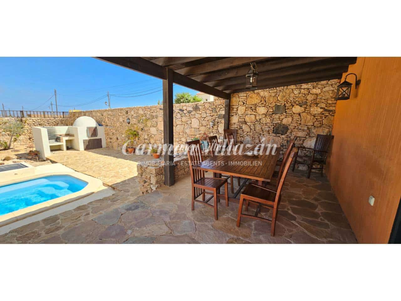 Chalet de 2 habitaciones en Tuineje en venta con piscina garaje - 395.000 € (Ref: 9480602)