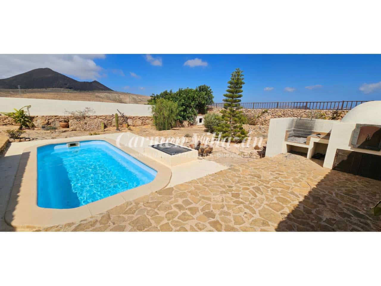 Chalet de 2 habitaciones en Tuineje en venta con piscina garaje - 395.000 € (Ref: 9480602)