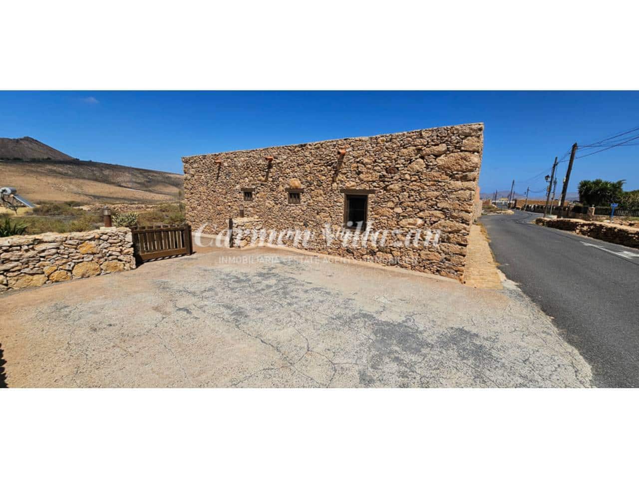 Chalet de 2 habitaciones en Tuineje en venta con piscina garaje - 395.000 € (Ref: 9480602)