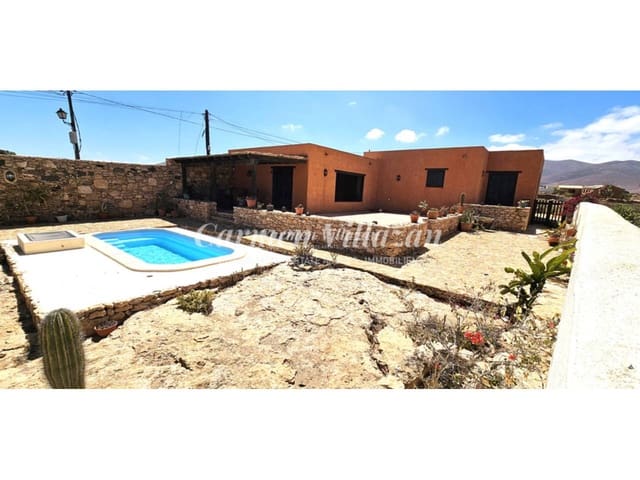 Chalet de 2 habitaciones en Tuineje en venta con piscina garaje - 395.000 € (Ref: 9480602)