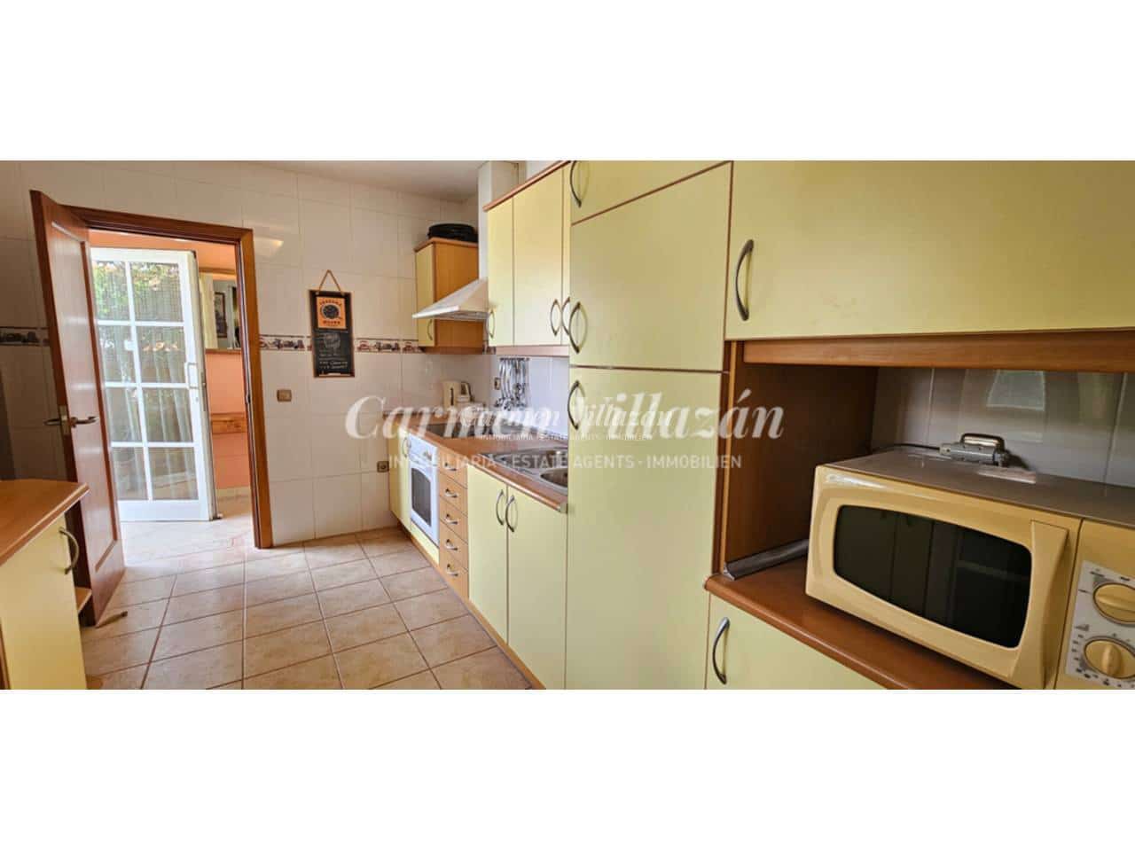 4 bedroom Villa for sale in Antigua with pool - € 450,000 (Ref: 9480604)