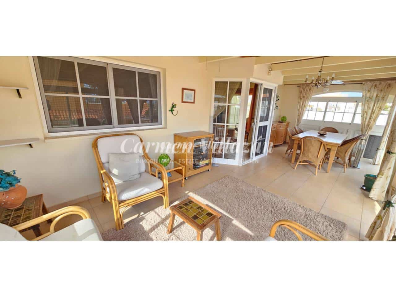 4 bedroom Villa for sale in Antigua with pool - € 450,000 (Ref: 9480604)