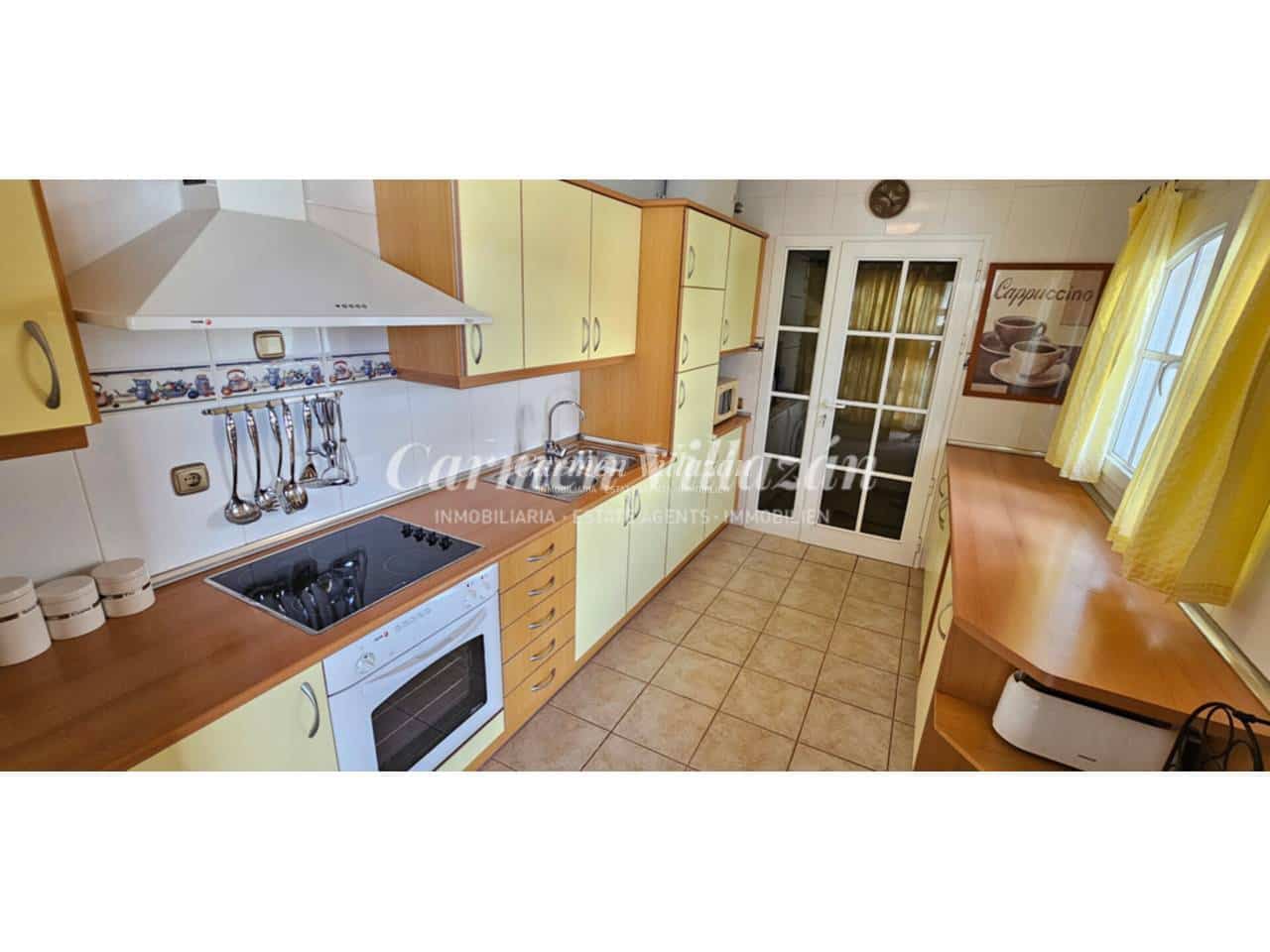 4 bedroom Villa for sale in Antigua with pool - € 450,000 (Ref: 9480604)