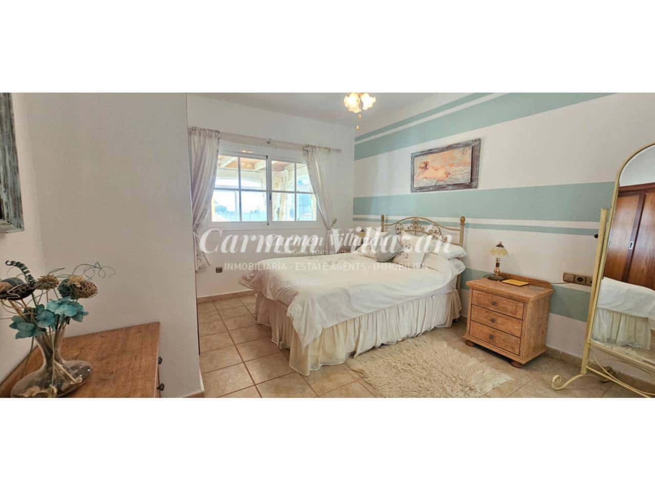 4 bedroom Villa for sale in Antigua with pool - € 450,000 (Ref: 9480604)