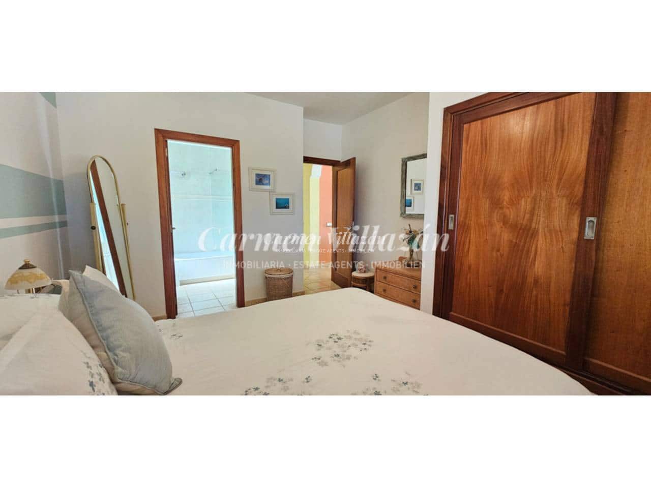 4 bedroom Villa for sale in Antigua with pool - € 450,000 (Ref: 9480604)