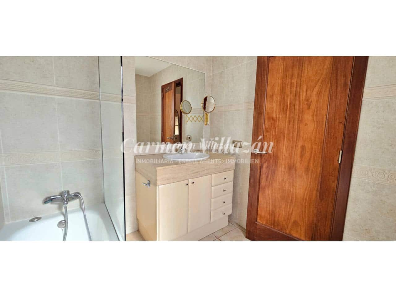 4 bedroom Villa for sale in Antigua with pool - € 450,000 (Ref: 9480604)