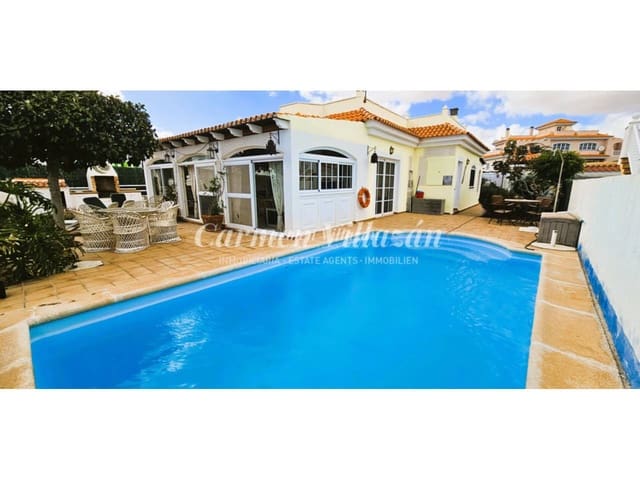 4 bedroom Villa for sale in Antigua with pool - € 450,000 (Ref: 9480604)