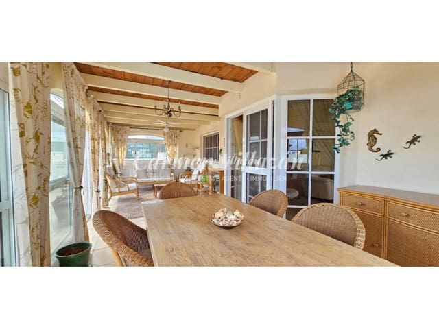 4 bedroom Villa for sale in Antigua with pool - € 450,000 (Ref: 9480604)