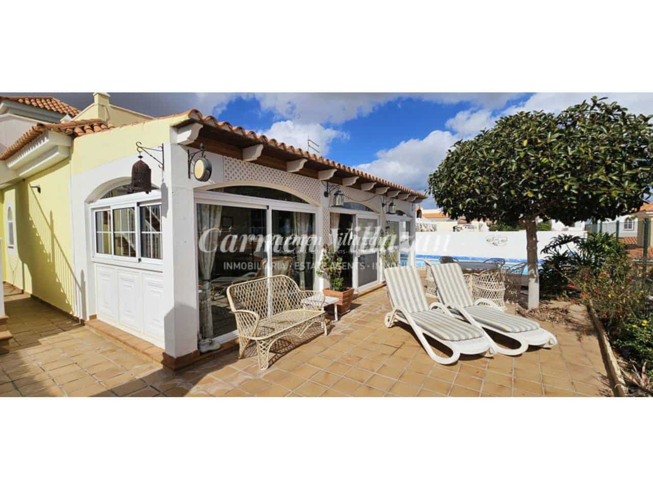 4 bedroom Villa for sale in Antigua with pool - € 450,000 (Ref: 9480604)