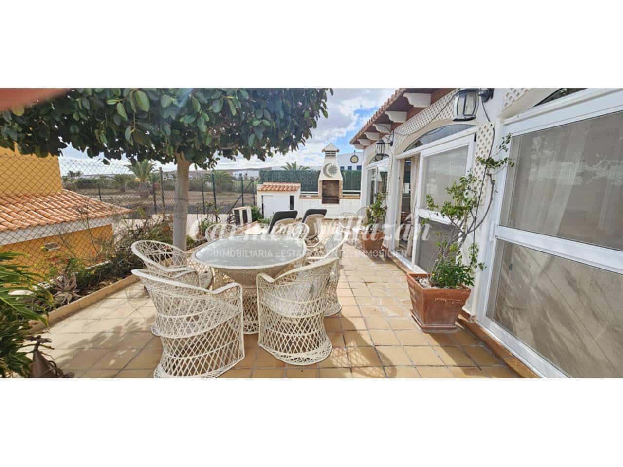 4 bedroom Villa for sale in Antigua with pool - € 450,000 (Ref: 9480604)