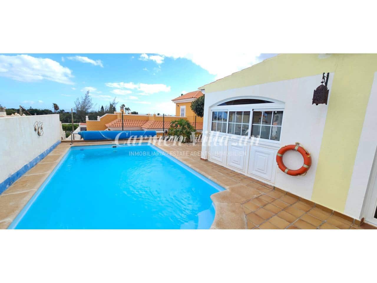 4 bedroom Villa for sale in Antigua with pool - € 450,000 (Ref: 9480604)