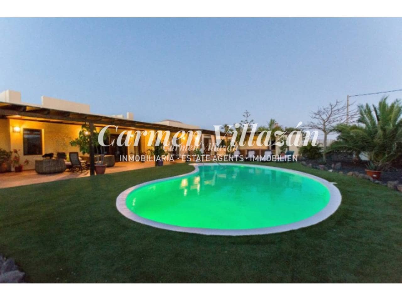 Chalet de 5 habitaciones en Lajares en venta con piscina garaje - 850.000 € (Ref: 9480606)