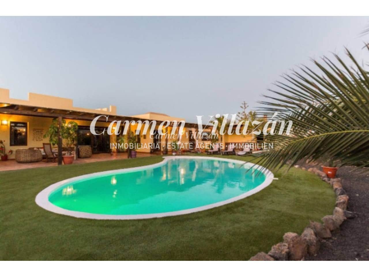 Chalet de 5 habitaciones en Lajares en venta con piscina garaje - 850.000 € (Ref: 9480606)