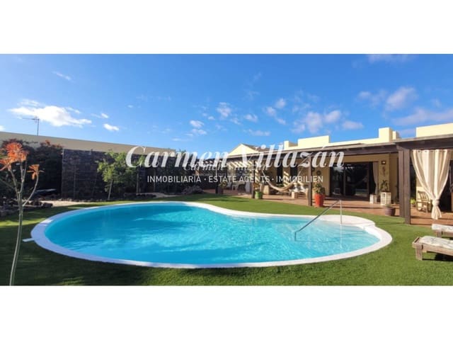Chalet de 5 habitaciones en Lajares, La Oliva en venta con piscina garaje - 850.000 € (Ref: 9480606)