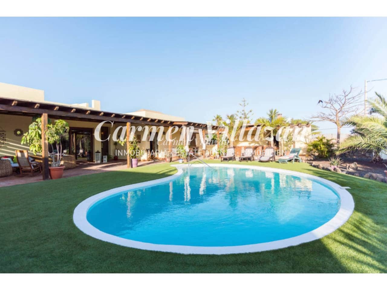 Chalet de 5 habitaciones en Lajares en venta con piscina garaje - 850.000 € (Ref: 9480606)