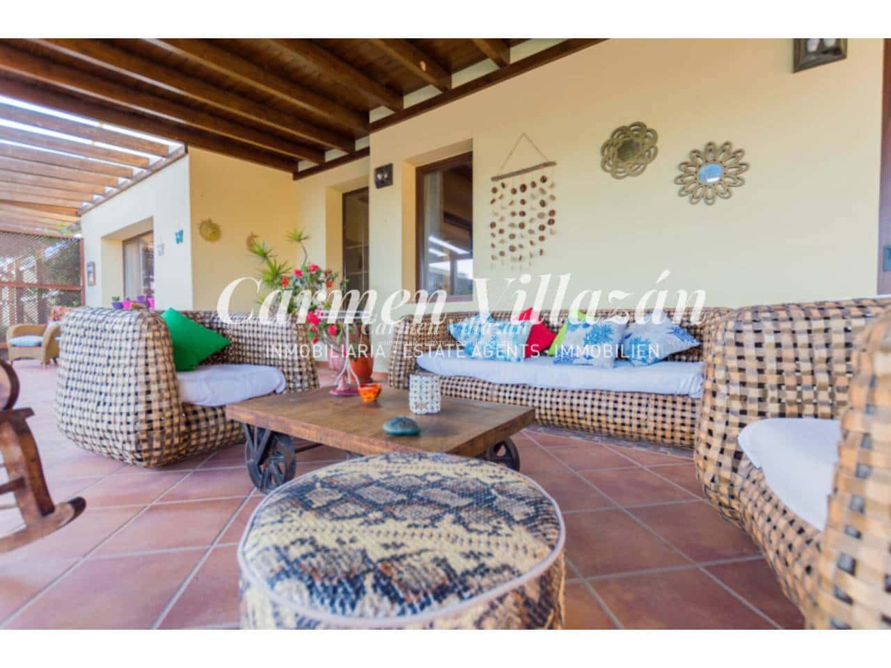 Chalet de 5 habitaciones en Lajares en venta con piscina garaje - 850.000 € (Ref: 9480606)