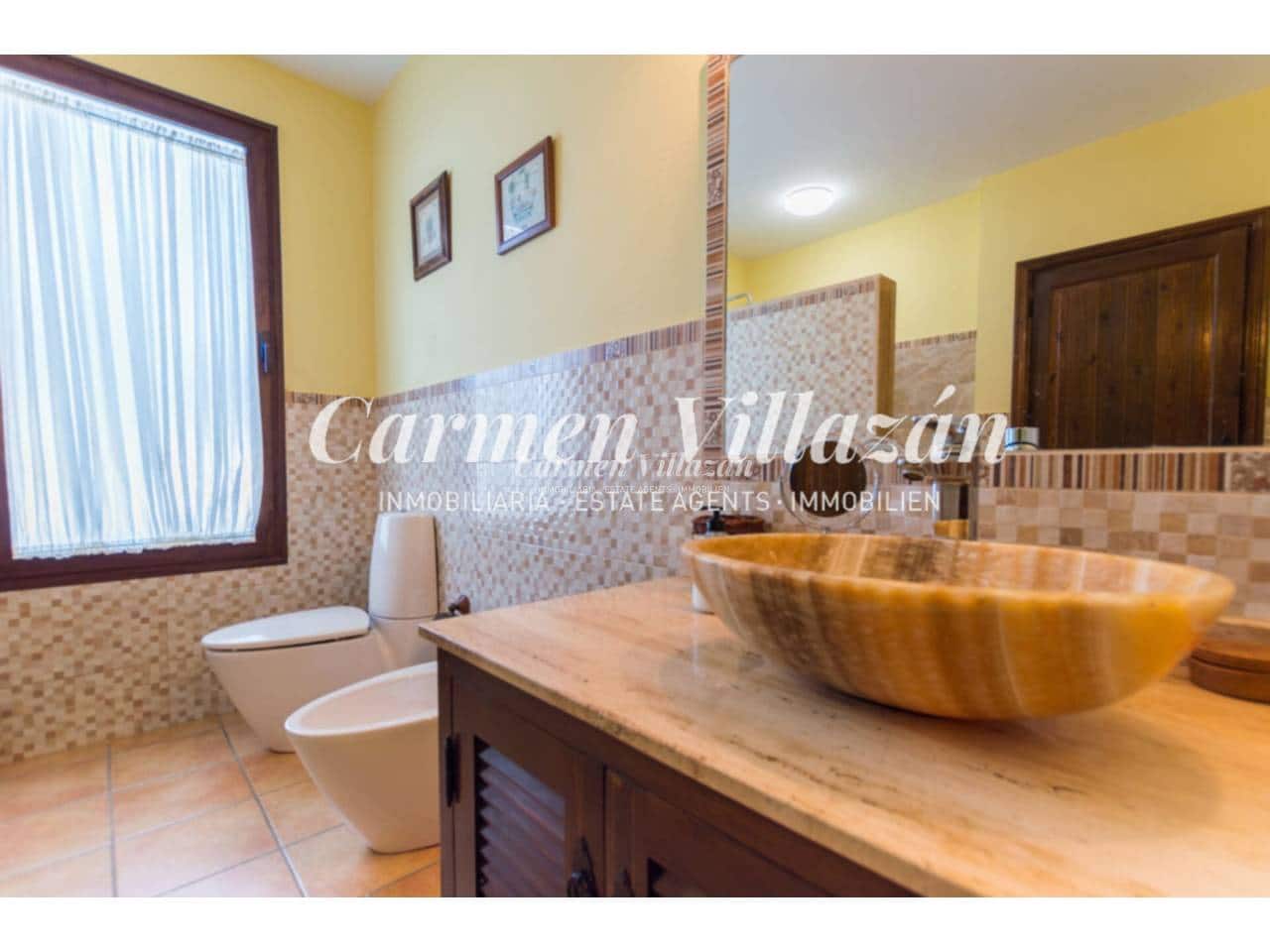 Chalet de 5 habitaciones en Lajares en venta con piscina garaje - 850.000 € (Ref: 9480606)