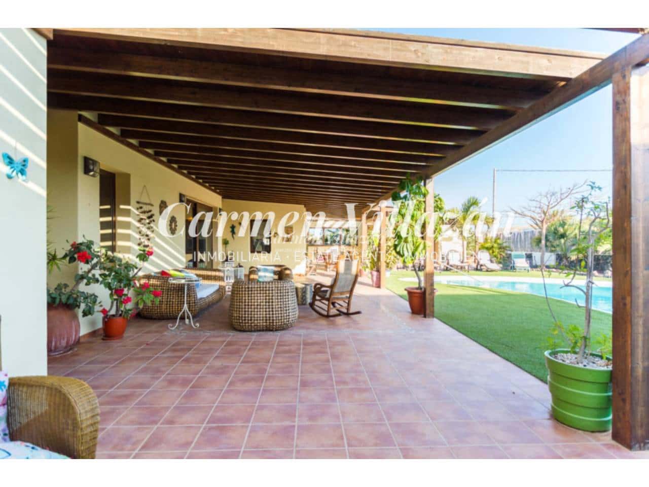 Chalet de 5 habitaciones en Lajares en venta con piscina garaje - 850.000 € (Ref: 9480606)