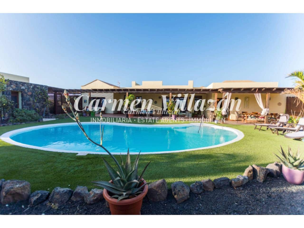 Chalet de 5 habitaciones en Lajares en venta con piscina garaje - 850.000 € (Ref: 9480606)