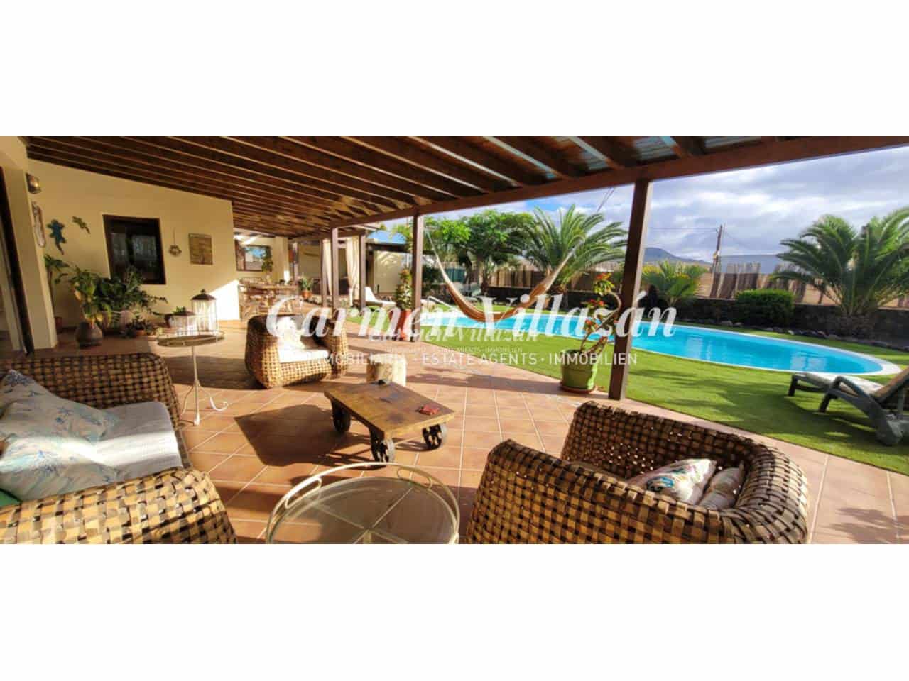 Chalet de 5 habitaciones en Lajares en venta con piscina garaje - 850.000 € (Ref: 9480606)