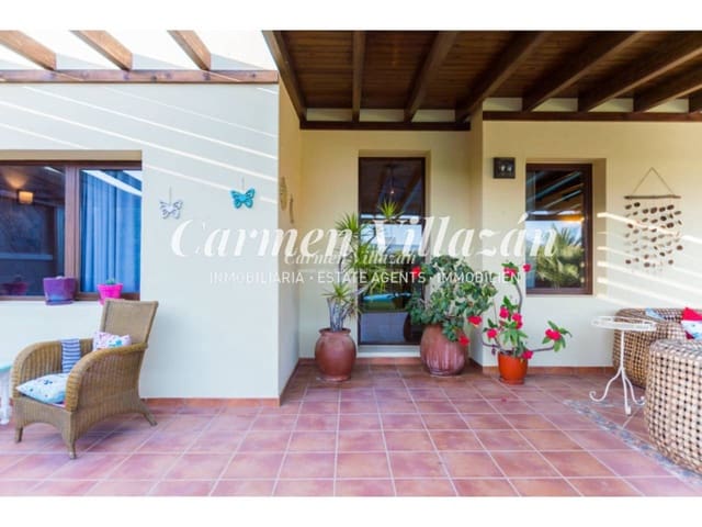 Chalet de 5 habitaciones en Lajares, La Oliva en venta con piscina garaje - 850.000 € (Ref: 9480606)