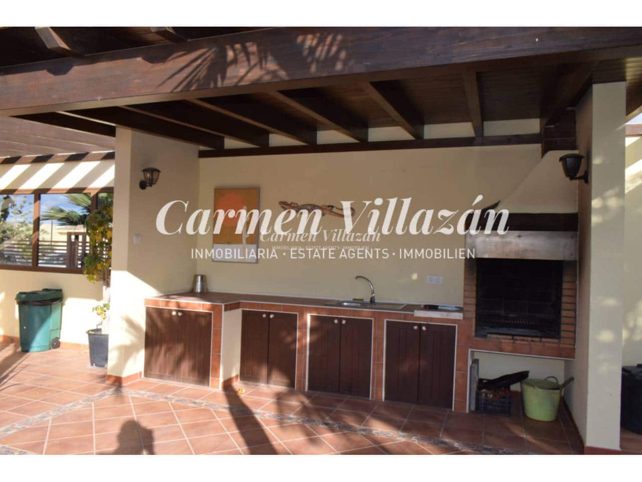 Chalet de 5 habitaciones en Lajares en venta con piscina garaje - 850.000 € (Ref: 9480606)