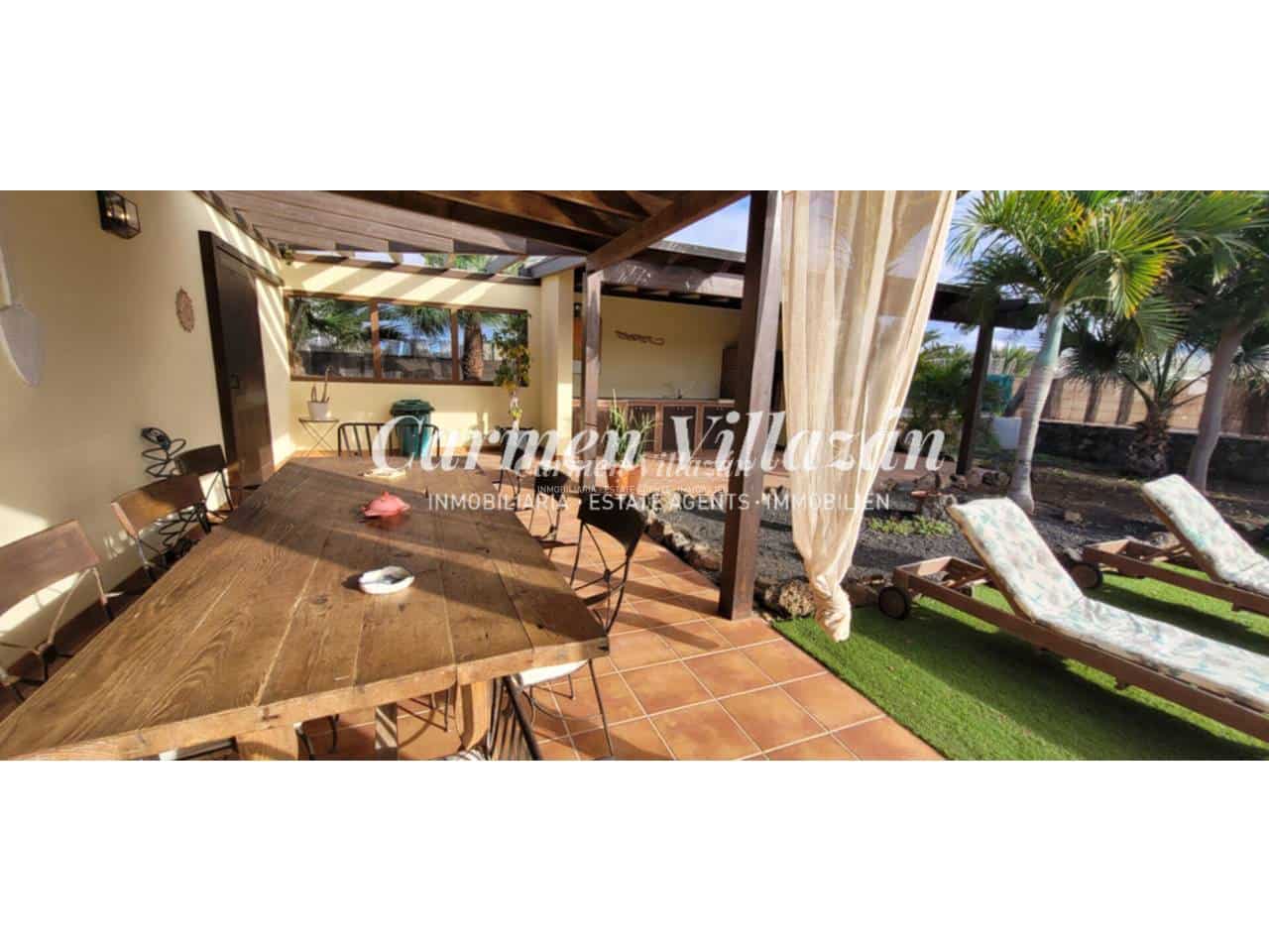 Chalet de 5 habitaciones en Lajares en venta con piscina garaje - 850.000 € (Ref: 9480606)