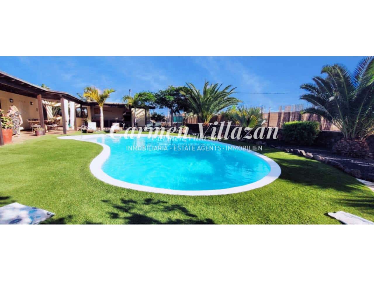 Chalet de 5 habitaciones en Lajares en venta con piscina garaje - 850.000 € (Ref: 9480606)