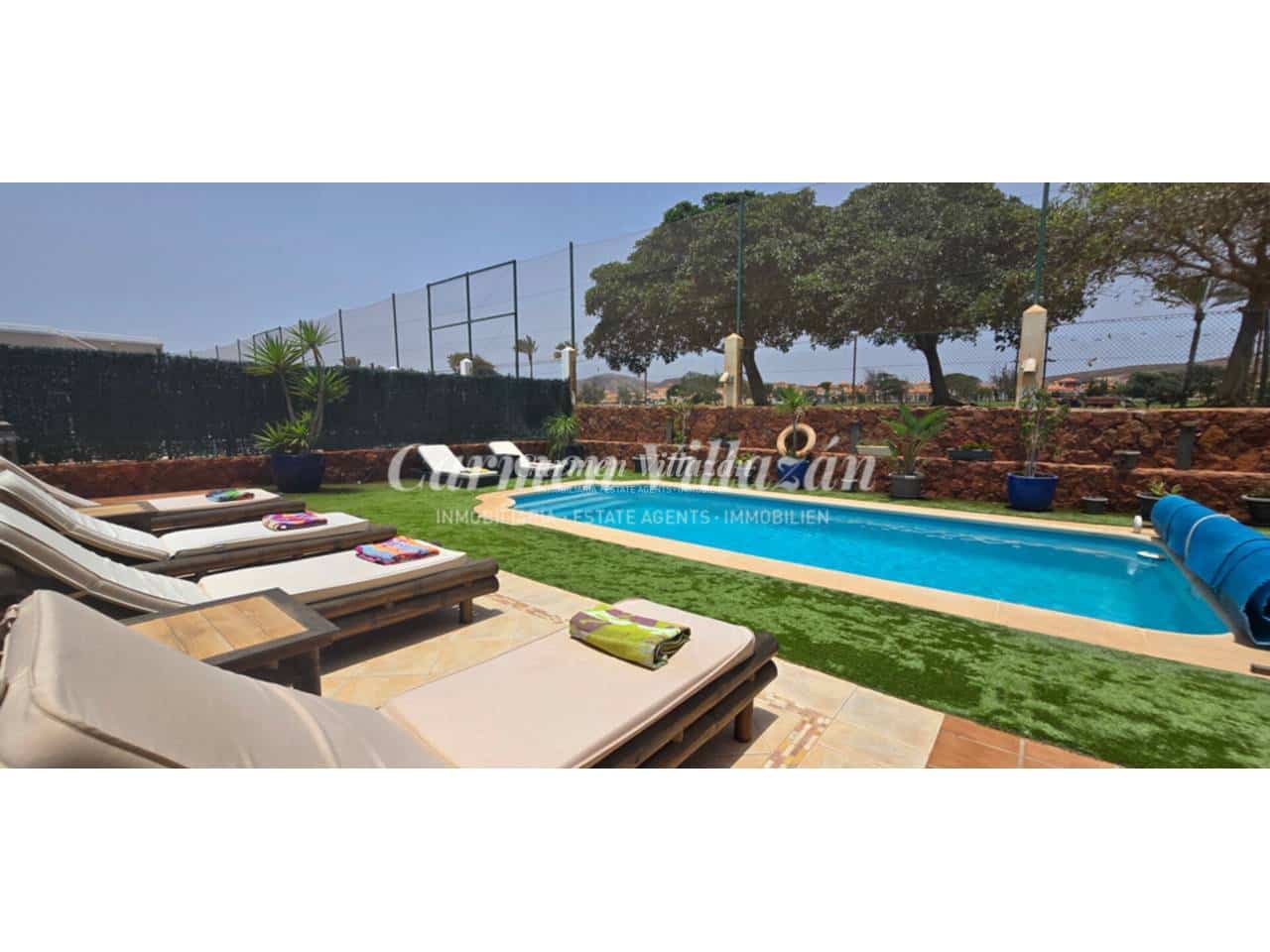 4 Zimmer Villa zu verkaufen in Caleta de Fuste mit Pool Garage - 565.000 € (Ref: 9480609)