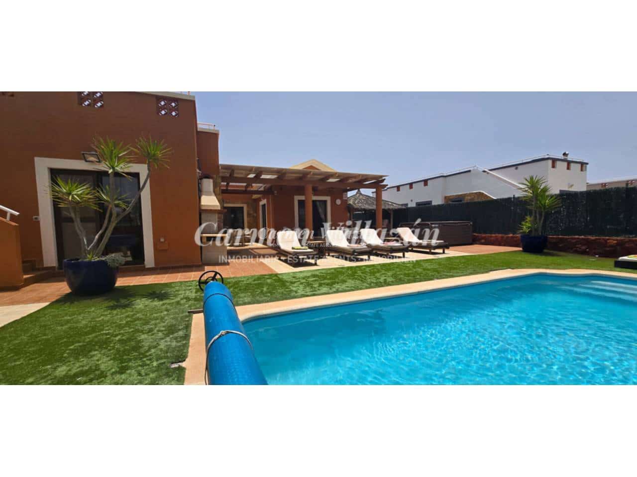 4 Zimmer Villa zu verkaufen in Caleta de Fuste mit Pool Garage - 565.000 € (Ref: 9480609)