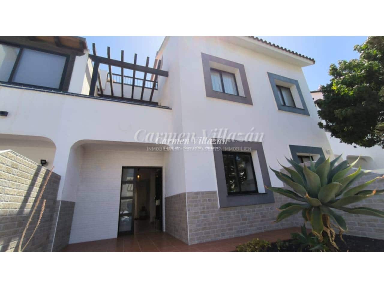 4 Zimmer Reihenhaus zu verkaufen in Corralejo mit Pool - 365.000 € (Ref: 9480612)