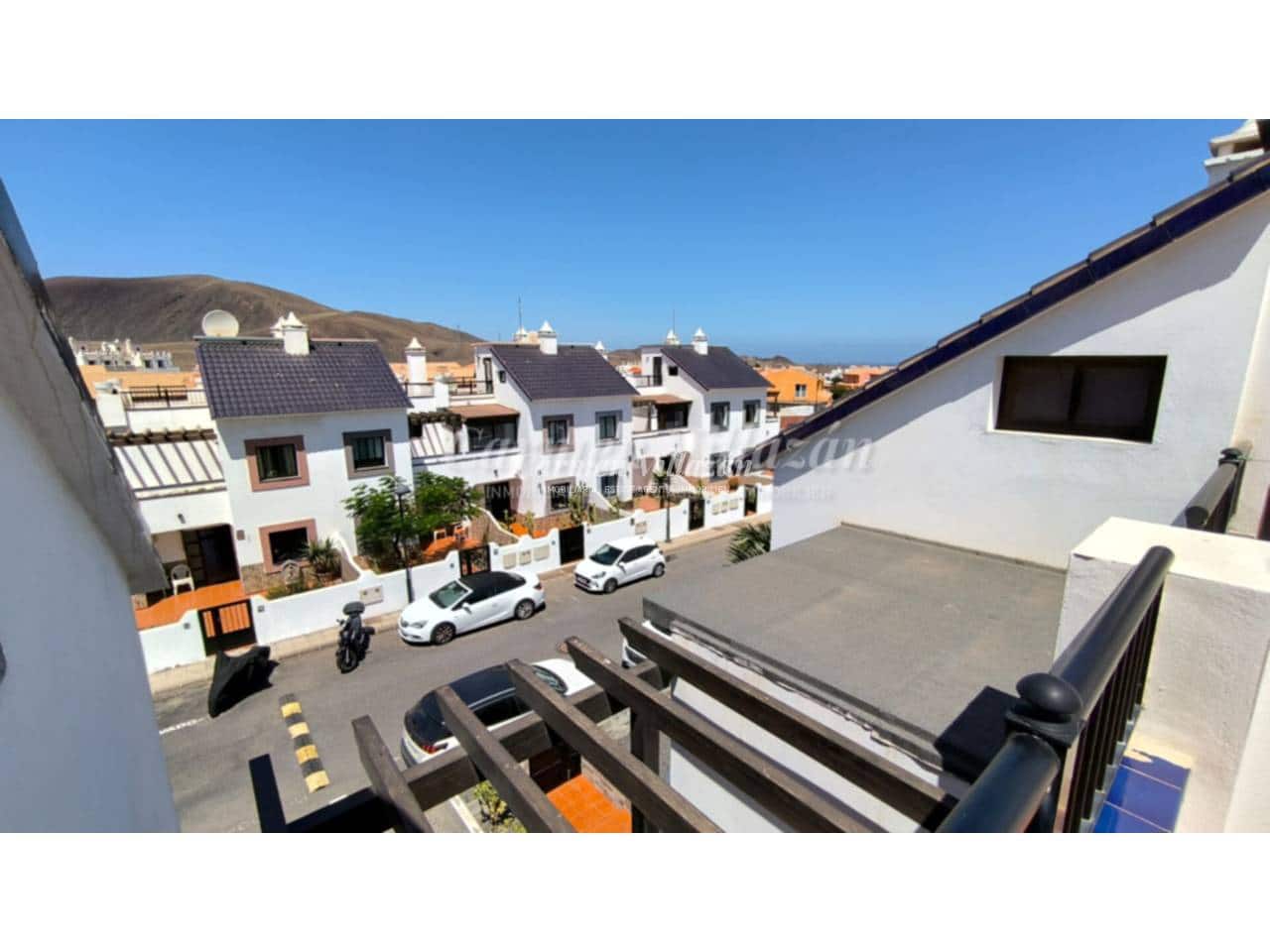 4 Zimmer Reihenhaus zu verkaufen in Corralejo mit Pool - 365.000 € (Ref: 9480612)