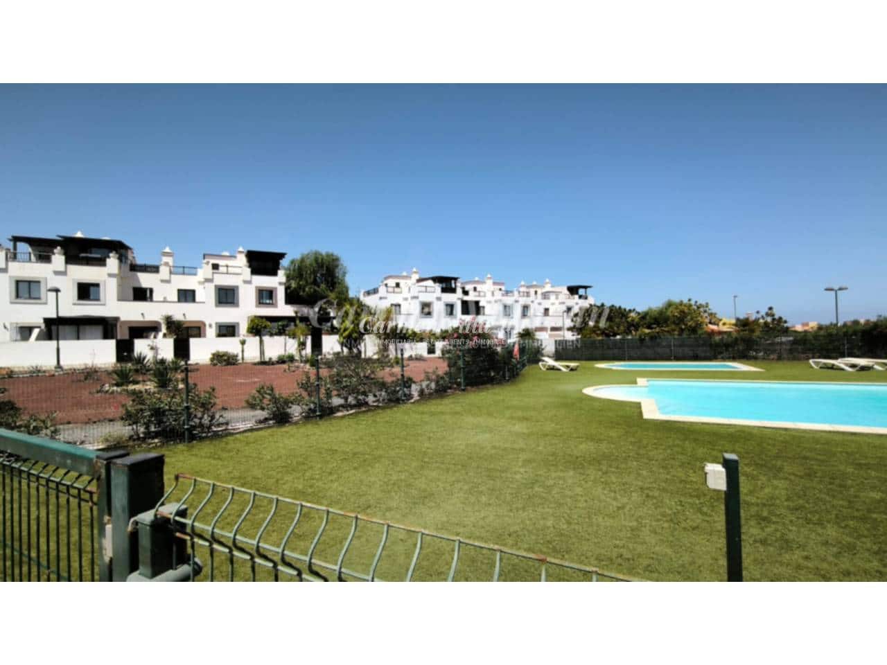 4 Zimmer Reihenhaus zu verkaufen in Corralejo mit Pool - 365.000 € (Ref: 9480612)
