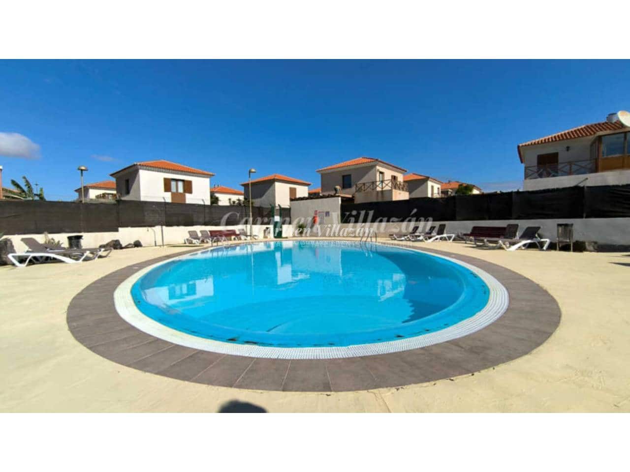 3 makuuhuone Omakotitalo myytävänä paikassa Corralejo mukana uima-altaan 
autotalli - 265 000 € (Ref: 9480614)